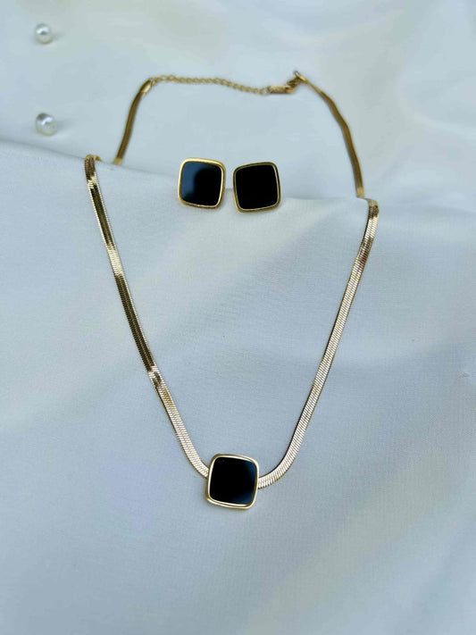 Gold Sunshine Black Pendent Set