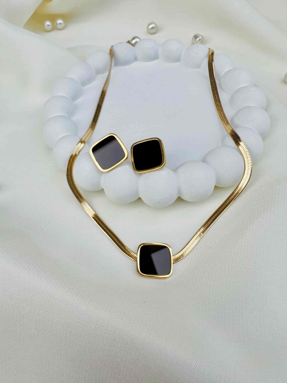 Gold Sunshine Black Pendent Set